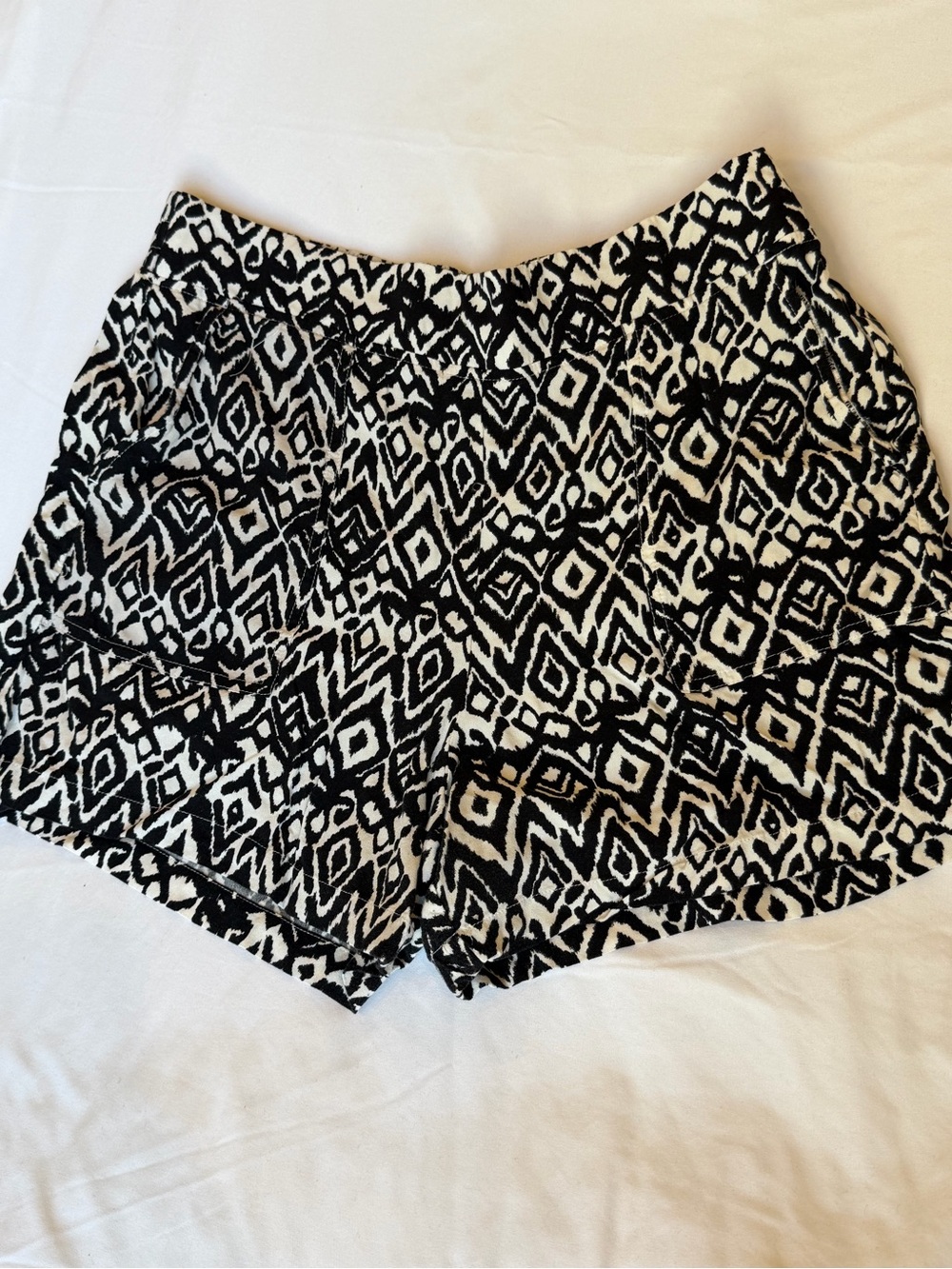 Wildfox Womens Shorts L Black White Geometric Print Rayon Pull On Boho